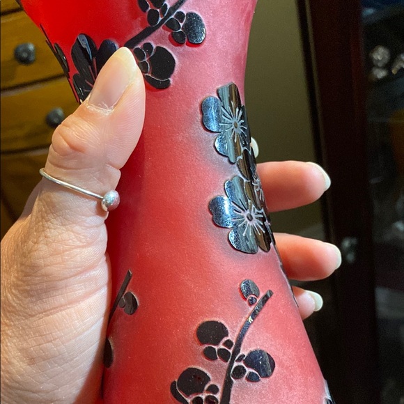 Chic Black and Red Floral Vase - Picture 7 of 7
